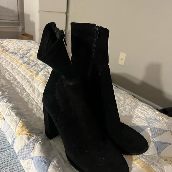 Black ankle booties - Picture 2 of 5